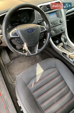 Седан Ford Fusion 2015 в 
