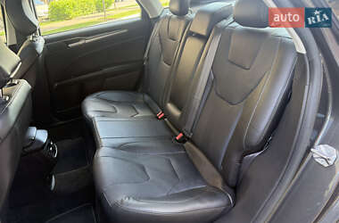 Седан Ford Fusion 2015 в 