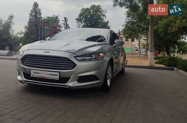 Седан Ford Fusion 2015 в 