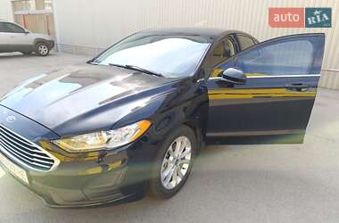 Седан Ford Fusion 2019 в 