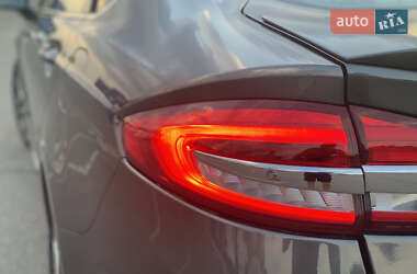 Седан Ford Fusion 2017 в 