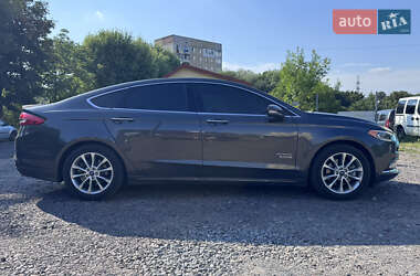 Седан Ford Fusion 2016 в 