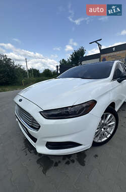 Седан Ford Fusion 2013 в 