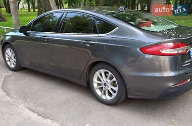 Седан Ford Fusion 2018 в 
