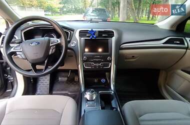 Седан Ford Fusion 2018 в 