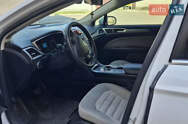 Седан Ford Fusion 2016 в 