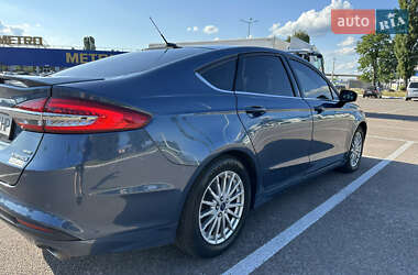 Седан Ford Fusion 2017 в 