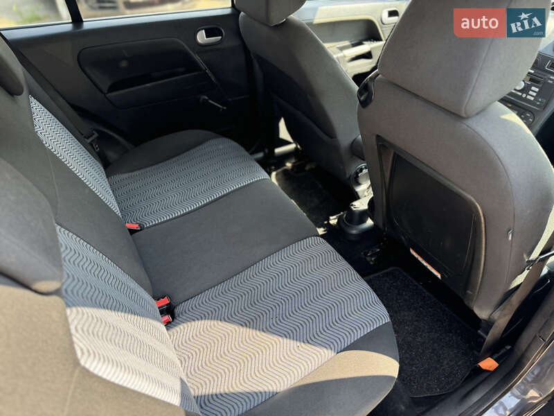 Хетчбек Ford Fusion 2006 в Чернігові