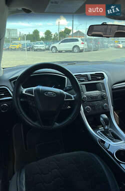 Седан Ford Fusion 2015 в 