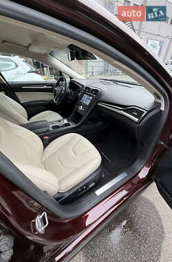 Седан Ford Fusion 2016 в 