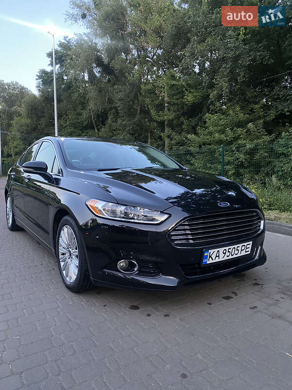 Седан Ford Fusion 2013 в 