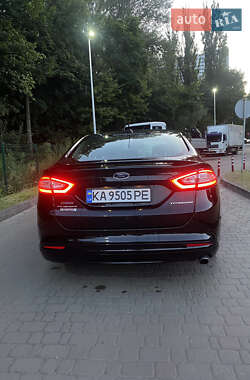 Седан Ford Fusion 2013 в 