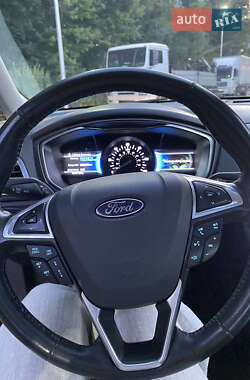 Седан Ford Fusion 2013 в 