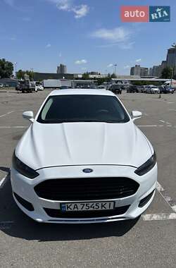 Седан Ford Fusion 2015 в 