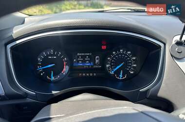 Седан Ford Fusion 2015 в 