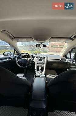 Седан Ford Fusion 2015 в 