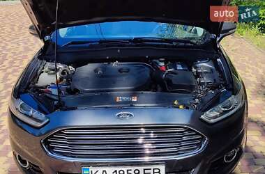 Седан Ford Fusion 2015 в 