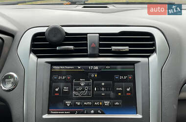 Седан Ford Fusion 2016 в 