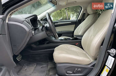 Седан Ford Fusion 2016 в 