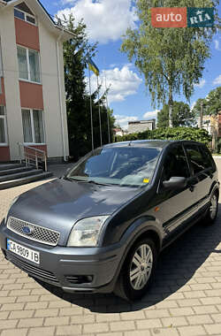 Хэтчбек Ford Fusion 2003 в 