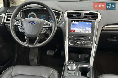 Седан Ford Fusion 2017 в 