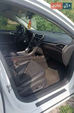 Седан Ford Fusion 2013 в 