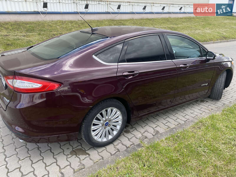 Седан Ford Fusion 2013 в Львове