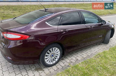 Седан Ford Fusion 2013 в 