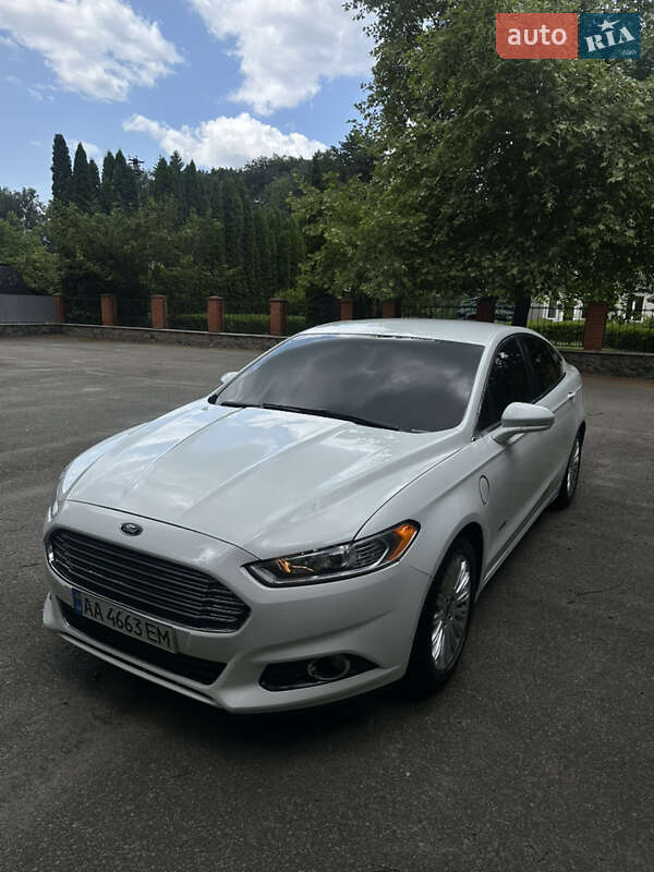 Седан Ford Fusion 2014 в 