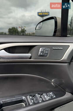 Седан Ford Fusion 2015 в 