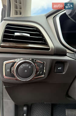 Седан Ford Fusion 2015 в 