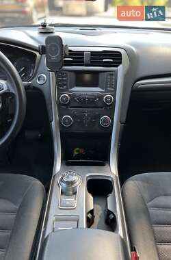 Седан Ford Fusion 2016 в 