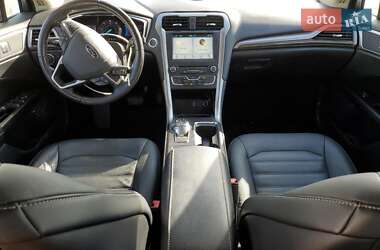 Седан Ford Fusion 2017 в 