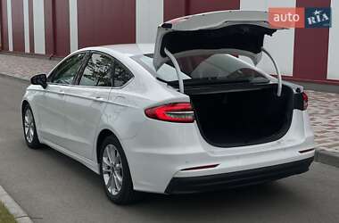 Седан Ford Fusion 2019 в 