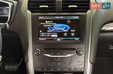Седан Ford Fusion 2015 в 