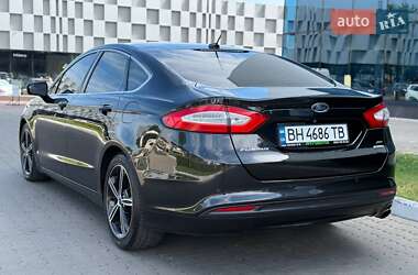 Седан Ford Fusion 2015 в 