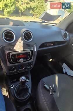 Хэтчбек Ford Fusion 2006 в 