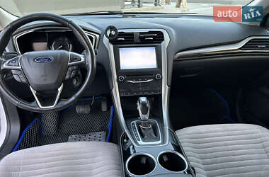 Седан Ford Fusion 2013 в 