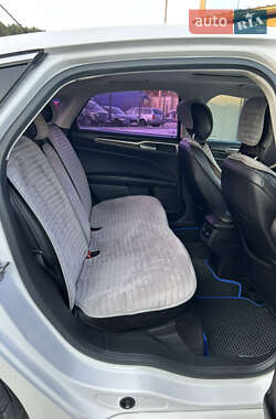 Седан Ford Fusion 2013 в 