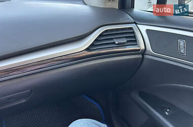 Седан Ford Fusion 2013 в 