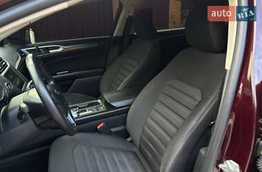 Седан Ford Fusion 2017 в 