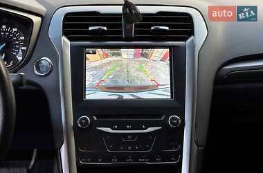 Седан Ford Fusion 2017 в 
