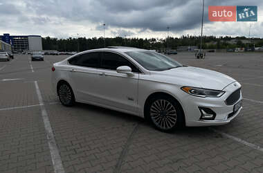 Седан Ford Fusion 2016 в 