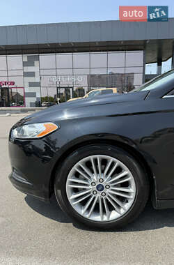 Седан Ford Fusion 2015 в 