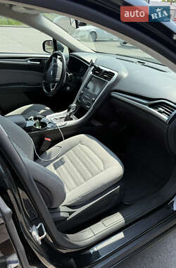 Седан Ford Fusion 2015 в 