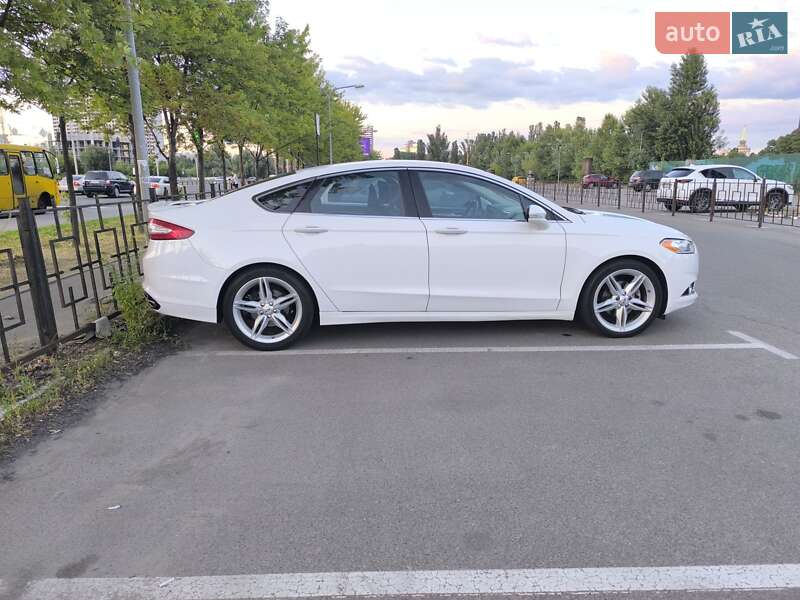 Седан Ford Fusion 2015 в Києві