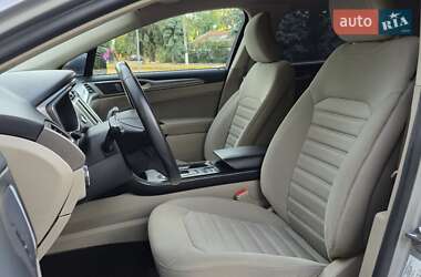 Седан Ford Fusion 2017 в 
