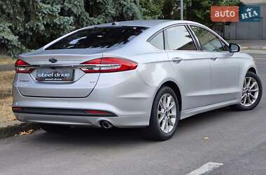 Седан Ford Fusion 2017 в 