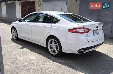 Седан Ford Fusion 2015 в 