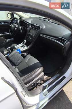 Седан Ford Fusion 2015 в 